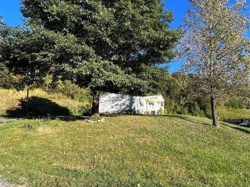 15 Mothers Way, Marshall, NC 28753.  MLS# CAR4380284, YatesRealty ID 22952. 
