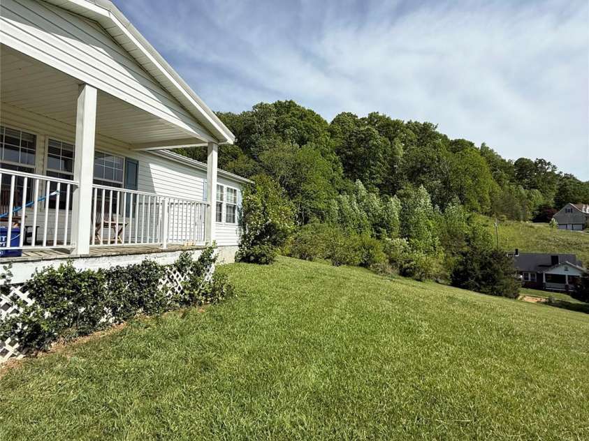 15 Mothers Way, Marshall, NC 28753.  MLS# CAR4380284, YatesRealty ID 22952. 
