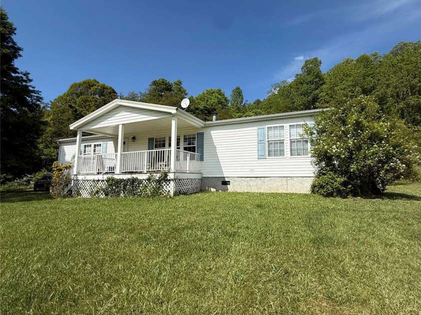 15 Mothers Way, Marshall, NC 28753.  MLS# CAR4380284, YatesRealty ID 22952. 