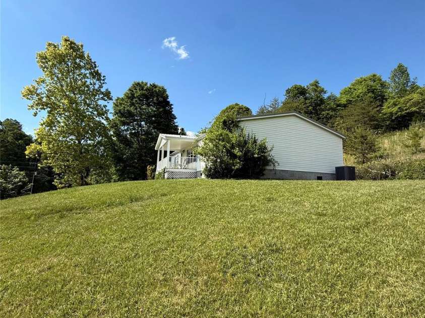 15 Mothers Way, Marshall, NC 28753.  MLS# CAR4380284, YatesRealty ID 22952. 
