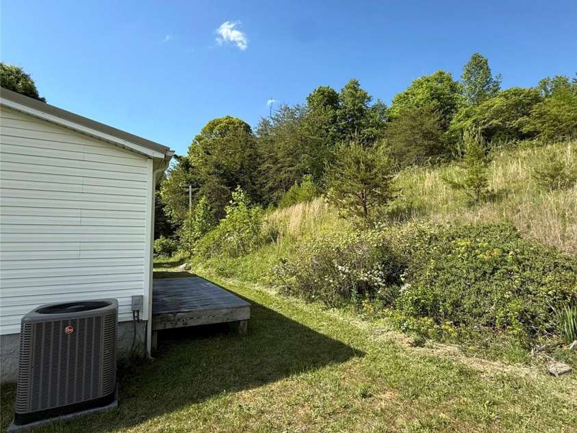 15 Mothers Way, Marshall, NC 28753.  MLS# CAR4380284, YatesRealty ID 22952. 