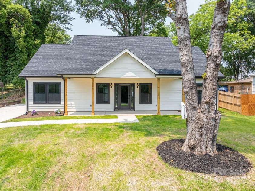 520 Main Street, Dallas, NC 28034.  MLS# CAR4266747, YatesRealty ID 22952. 