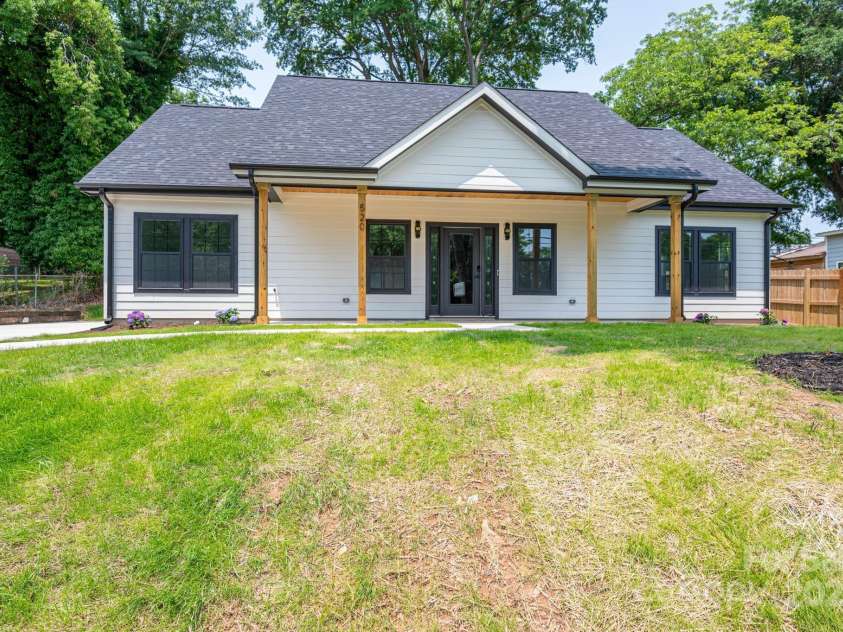 520 Main Street, Dallas, NC 28034.  MLS# CAR4266747, YatesRealty ID 22952. 