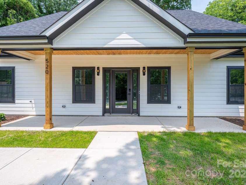 520 Main Street, Dallas, NC 28034.  MLS# CAR4266747, YatesRealty ID 22952. 