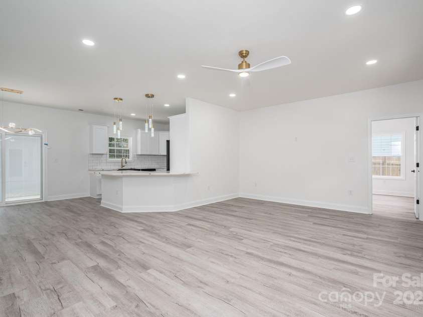 520 Main Street, Dallas, NC 28034.  MLS# CAR4266747, YatesRealty ID 22952. 