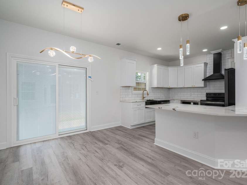 520 Main Street, Dallas, NC 28034.  MLS# CAR4266747, YatesRealty ID 22952. 