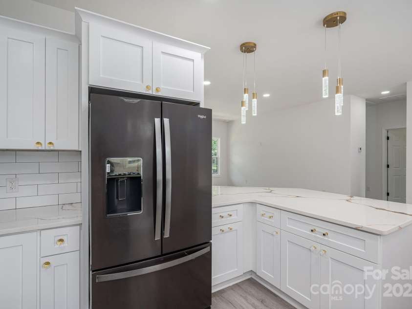 520 Main Street, Dallas, NC 28034.  MLS# CAR4266747, YatesRealty ID 22952. 