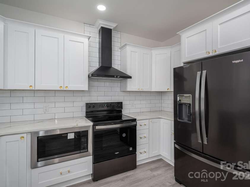 520 Main Street, Dallas, NC 28034.  MLS# CAR4266747, YatesRealty ID 22952. 