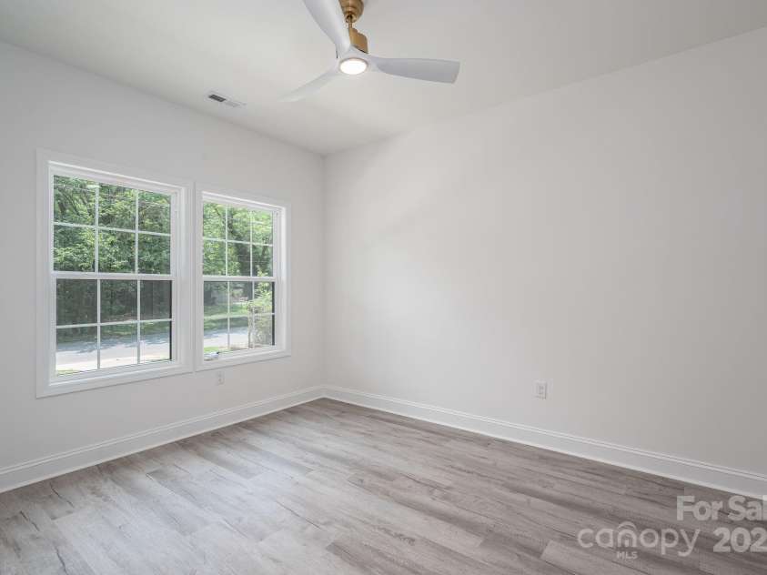 520 Main Street, Dallas, NC 28034.  MLS# CAR4266747, YatesRealty ID 22952. 