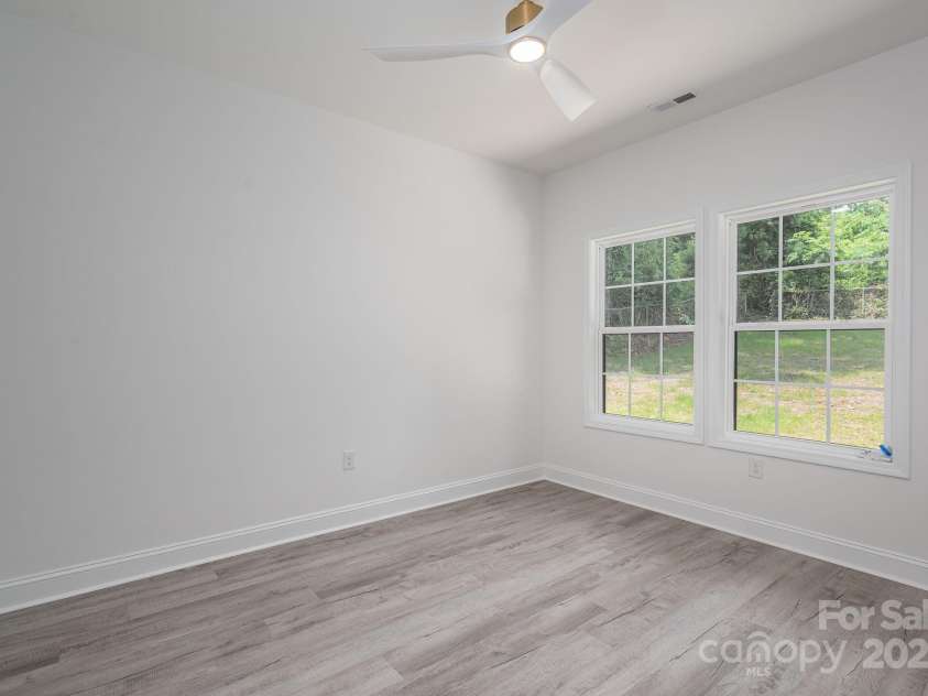 520 Main Street, Dallas, NC 28034.  MLS# CAR4266747, YatesRealty ID 22952. 