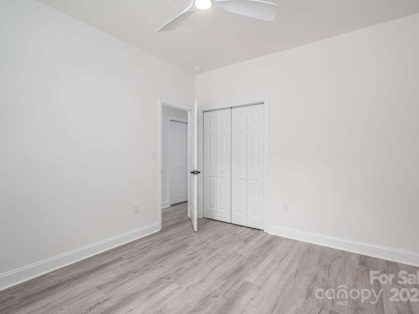 520 Main Street, Dallas, NC 28034.  MLS# CAR4266747, YatesRealty ID 22952. 