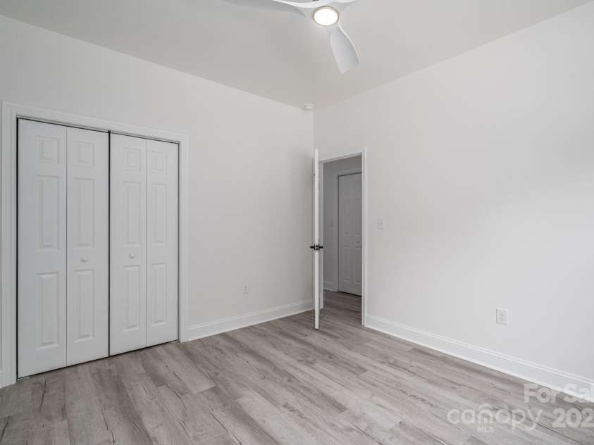 520 Main Street, Dallas, NC 28034.  MLS# CAR4266747, YatesRealty ID 22952. 