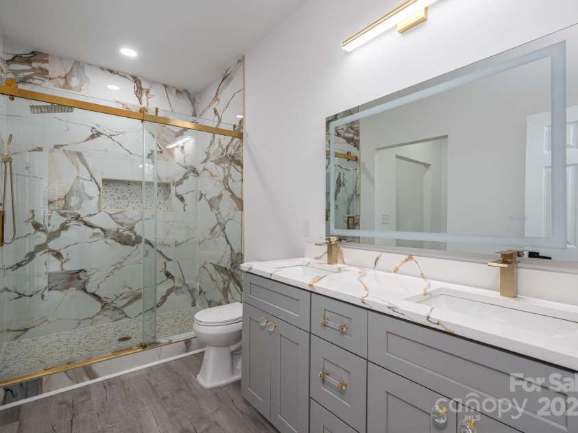 520 Main Street, Dallas, NC 28034.  MLS# CAR4266747, YatesRealty ID 22952. 