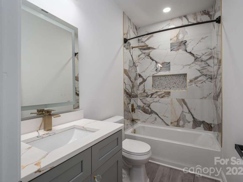 520 Main Street, Dallas, NC 28034.  MLS# CAR4266747, YatesRealty ID 22952. 