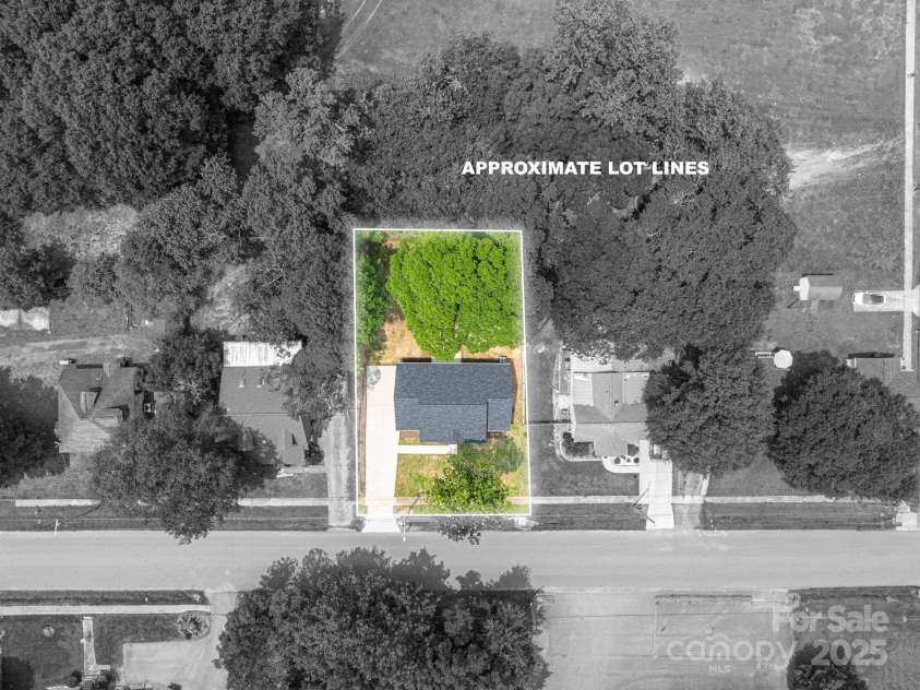 520 Main Street, Dallas, NC 28034.  MLS# CAR4266747, YatesRealty ID 22952. 