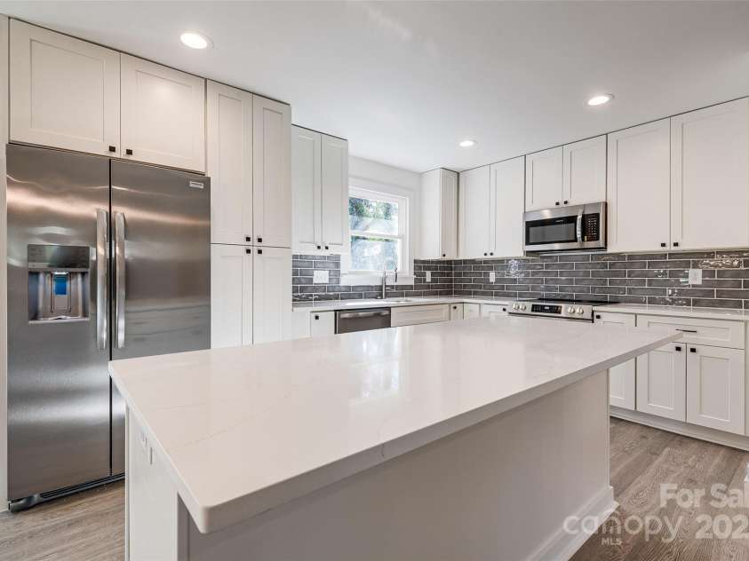 1522 Wickham Lane, Charlotte, NC 28208.  MLS# CAR4222983, YatesRealty ID 22954. 