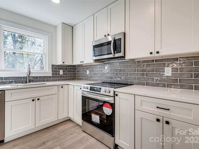 1522 Wickham Lane, Charlotte, NC 28208.  MLS# CAR4222983, YatesRealty ID 22954. 