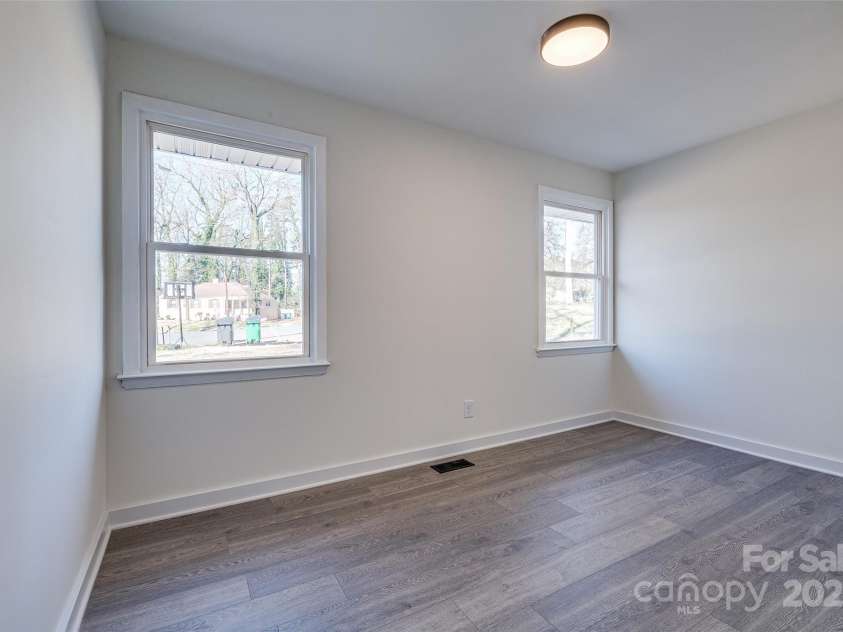 1522 Wickham Lane, Charlotte, NC 28208.  MLS# CAR4222983, YatesRealty ID 22954. 