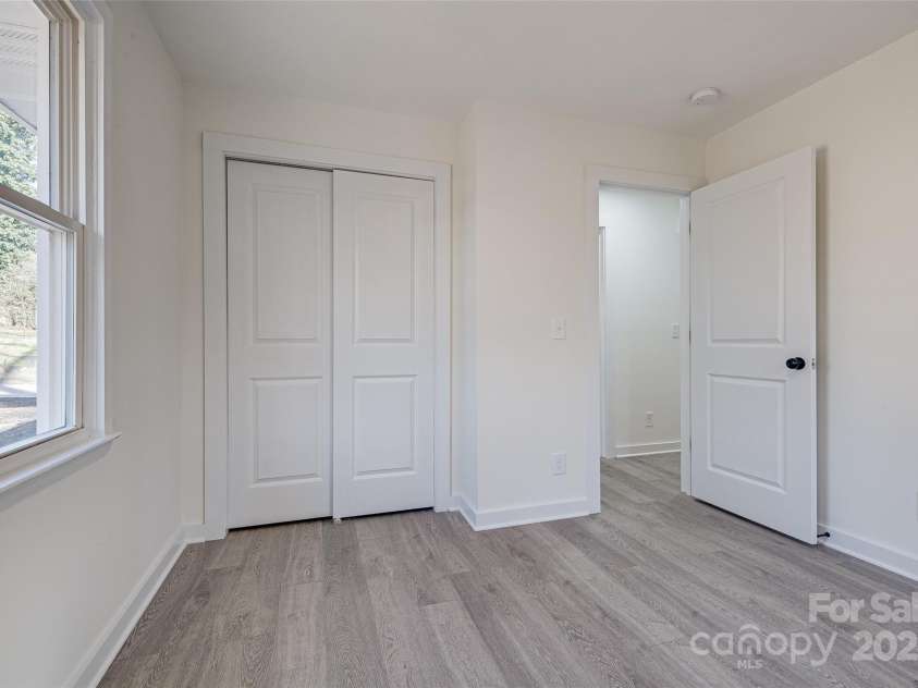 1522 Wickham Lane, Charlotte, NC 28208.  MLS# CAR4222983, YatesRealty ID 22954. 