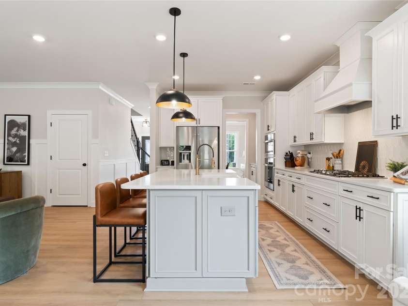 11117 Lochmere Road, Charlotte, NC 28278.  MLS# CAR4375474, YatesRealty ID 22957. 