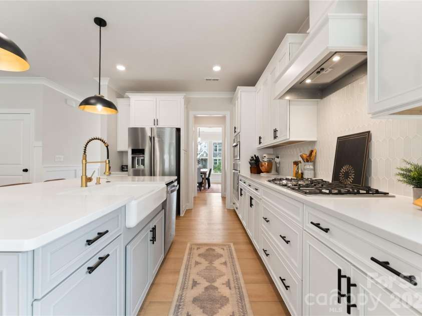 11117 Lochmere Road, Charlotte, NC 28278.  MLS# CAR4375474, YatesRealty ID 22957. 