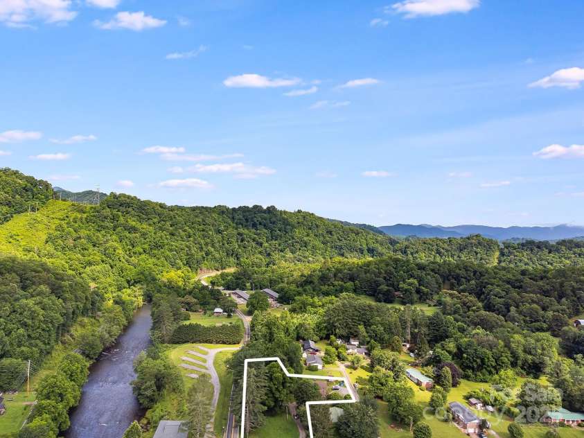 29 Winterberry Drive, Cullowhee, NC 28723.  MLS# CAR4275594, YatesRealty ID 22957. 