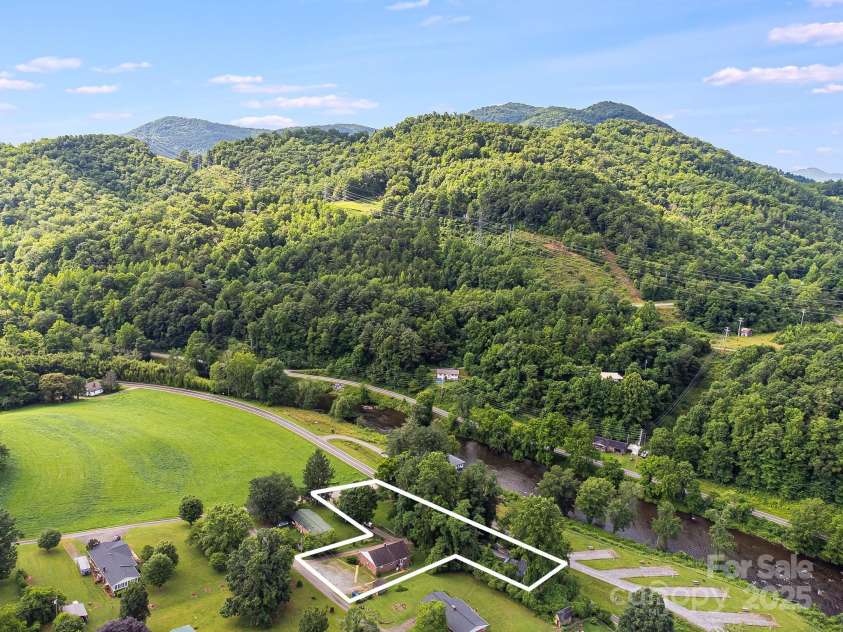 29 Winterberry Drive, Cullowhee, NC 28723.  MLS# CAR4275594, YatesRealty ID 22957. 