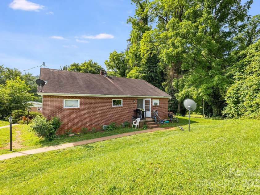 29 Winterberry Drive, Cullowhee, NC 28723.  MLS# CAR4275594, YatesRealty ID 22957. 