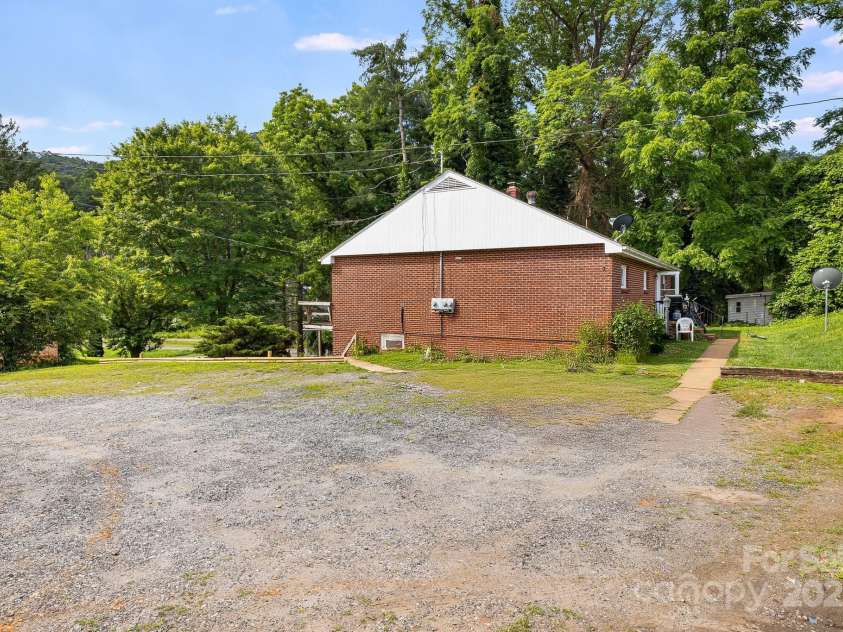 29 Winterberry Drive, Cullowhee, NC 28723.  MLS# CAR4275594, YatesRealty ID 22957. 