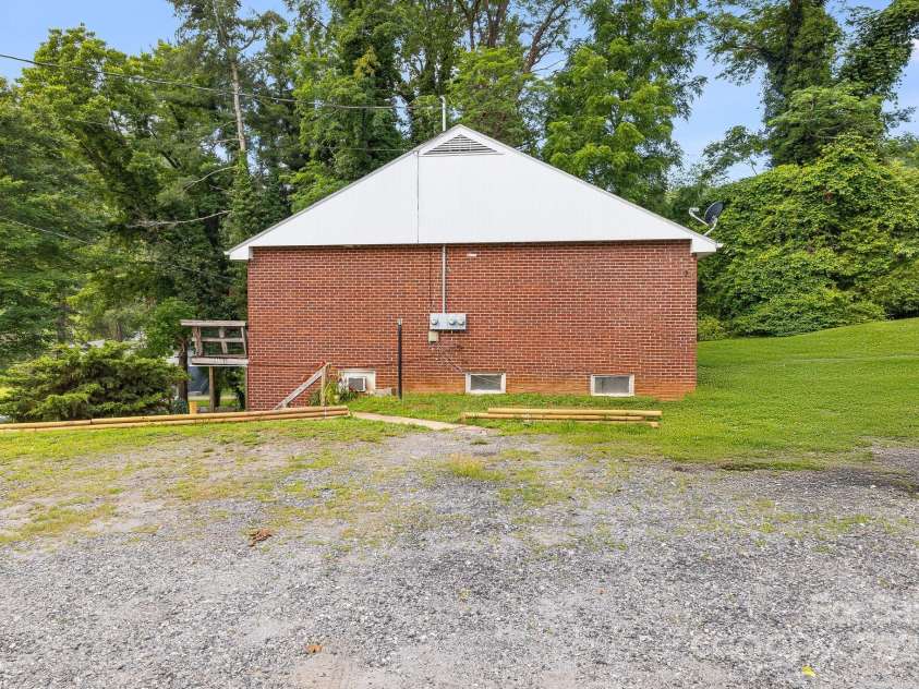 29 Winterberry Drive, Cullowhee, NC 28723.  MLS# CAR4275594, YatesRealty ID 22957. 