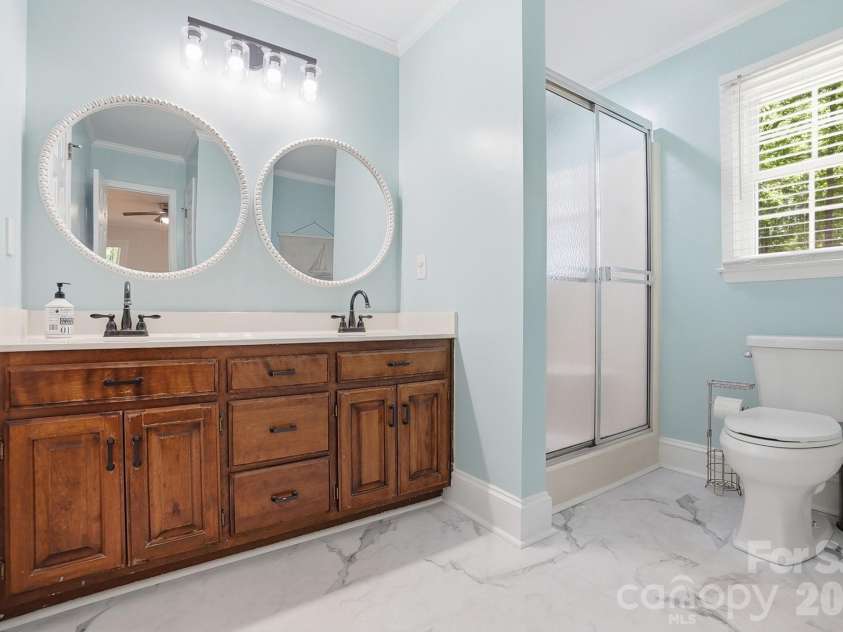 11103 Idlewild Road, Matthews, NC 28105.  MLS# CAR4367524, YatesRealty ID 22958. 1st floor full bath