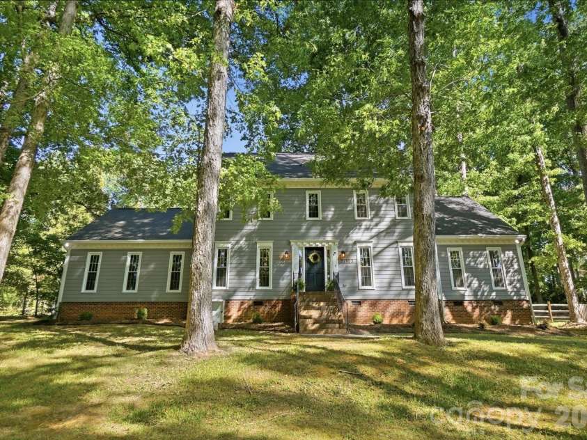 11103 Idlewild Road, Matthews, NC 28105.  MLS# CAR4367524, YatesRealty ID 22958. 