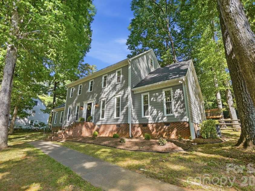 11103 Idlewild Road, Matthews, NC 28105.  MLS# CAR4367524, YatesRealty ID 22958. 