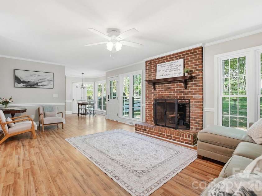 11103 Idlewild Road, Matthews, NC 28105.  MLS# CAR4367524, YatesRealty ID 22958. 