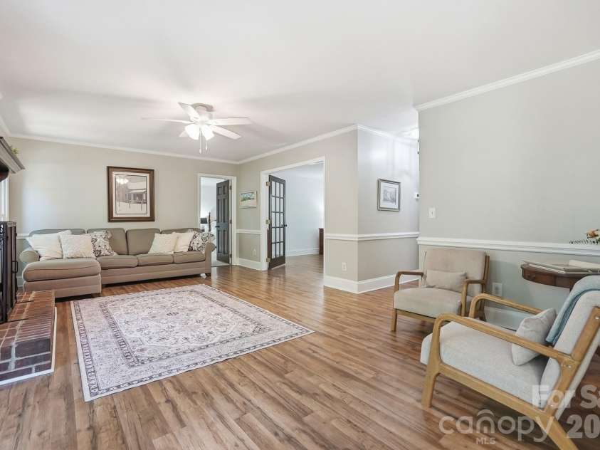 11103 Idlewild Road, Matthews, NC 28105.  MLS# CAR4367524, YatesRealty ID 22958. 