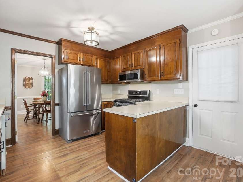 11103 Idlewild Road, Matthews, NC 28105.  MLS# CAR4367524, YatesRealty ID 22958. 