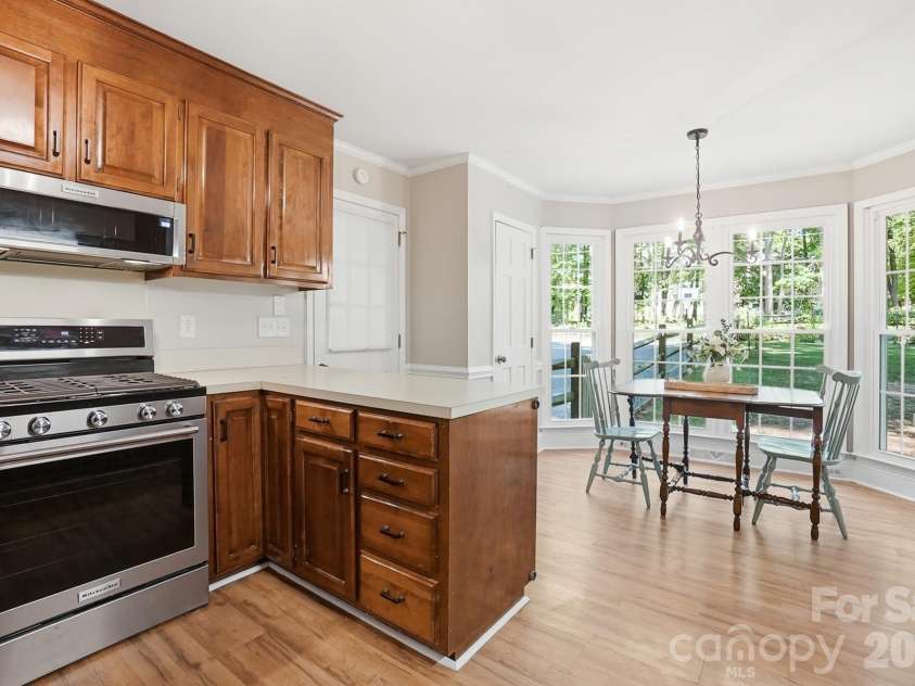11103 Idlewild Road, Matthews, NC 28105.  MLS# CAR4367524, YatesRealty ID 22958. 