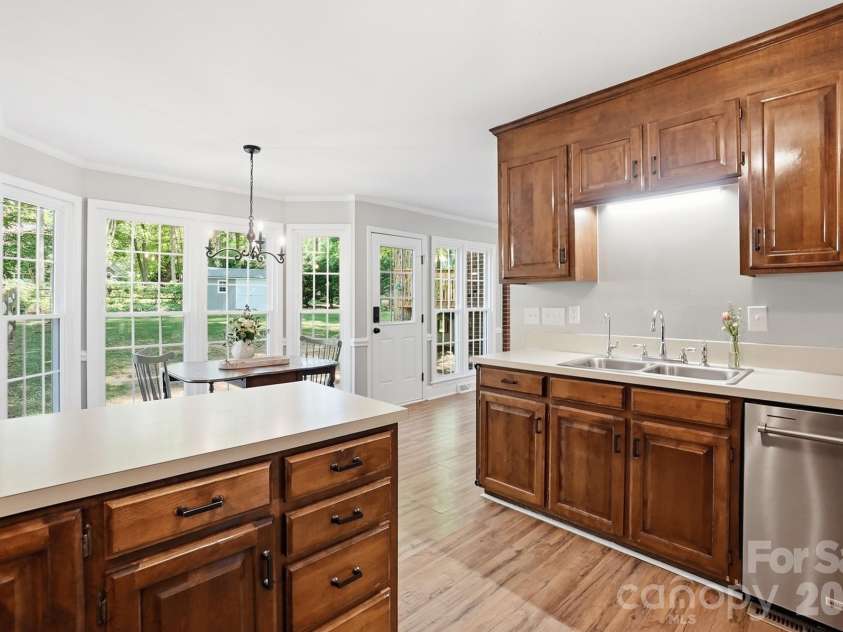 11103 Idlewild Road, Matthews, NC 28105.  MLS# CAR4367524, YatesRealty ID 22958. 