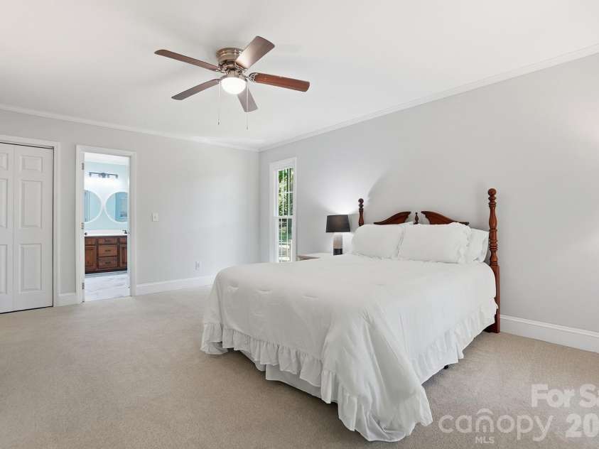 11103 Idlewild Road, Matthews, NC 28105.  MLS# CAR4367524, YatesRealty ID 22958. 