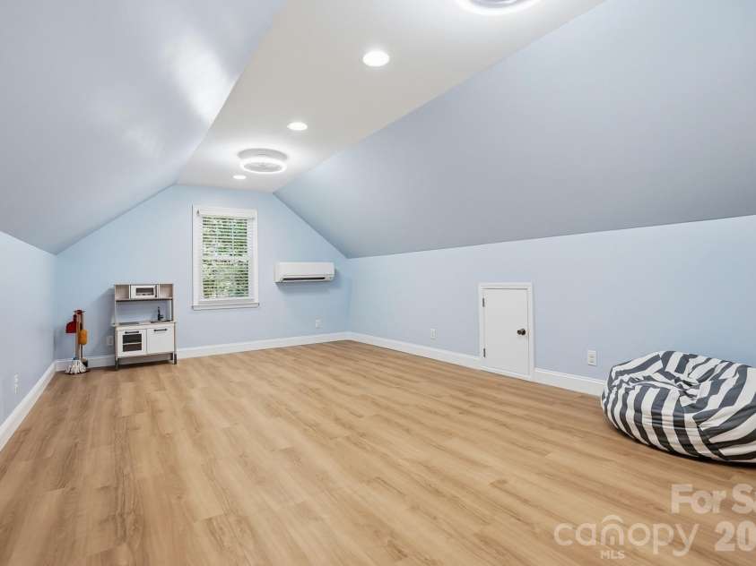 11103 Idlewild Road, Matthews, NC 28105.  MLS# CAR4367524, YatesRealty ID 22958. Bonus room