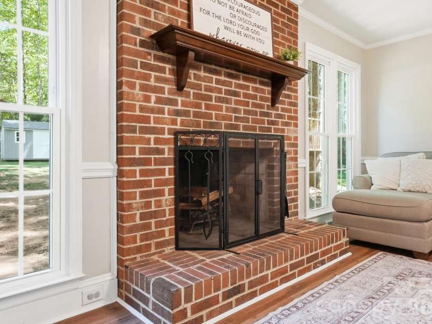 11103 Idlewild Road, Matthews, NC 28105.  MLS# CAR4367524, YatesRealty ID 22958. Fireplace