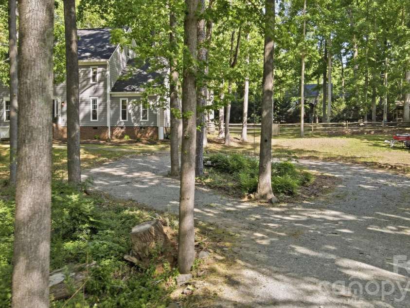 11103 Idlewild Road, Matthews, NC 28105.  MLS# CAR4367524, YatesRealty ID 22958. Front driveway