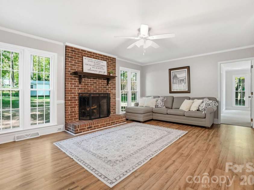 11103 Idlewild Road, Matthews, NC 28105.  MLS# CAR4367524, YatesRealty ID 22958. Living Room