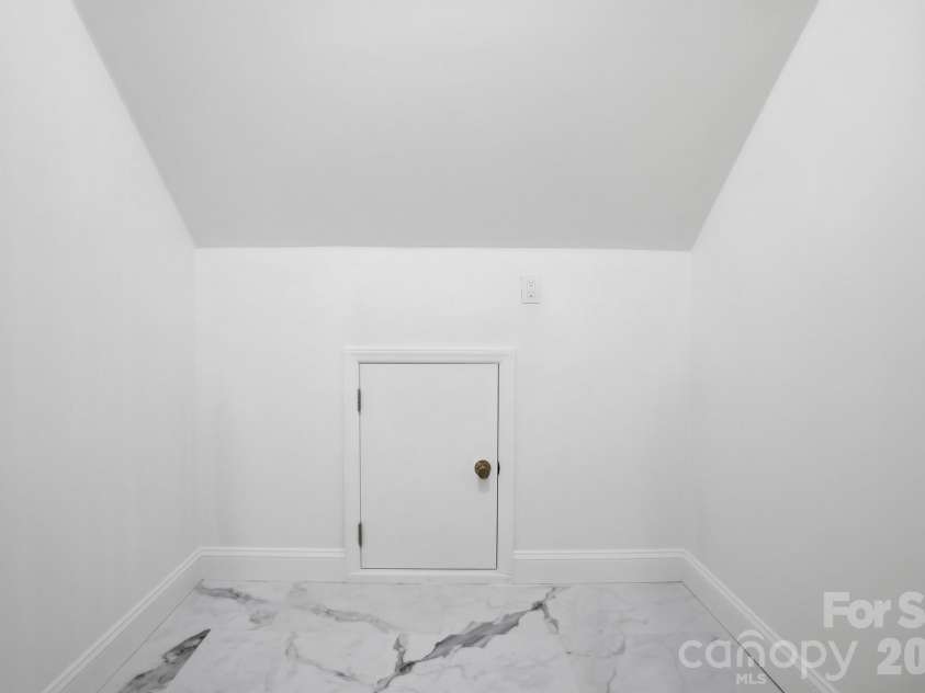 11103 Idlewild Road, Matthews, NC 28105.  MLS# CAR4367524, YatesRealty ID 22958. Primary closet