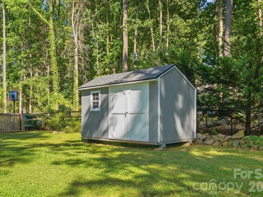 11103 Idlewild Road, Matthews, NC 28105.  MLS# CAR4367524, YatesRealty ID 22958. Shed