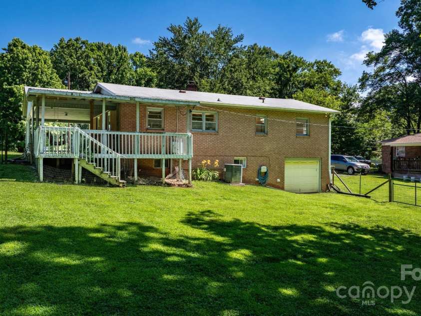 917 Sunset Avenue, Valdese, NC 28690.  MLS# CAR4271512, YatesRealty ID 22958. 