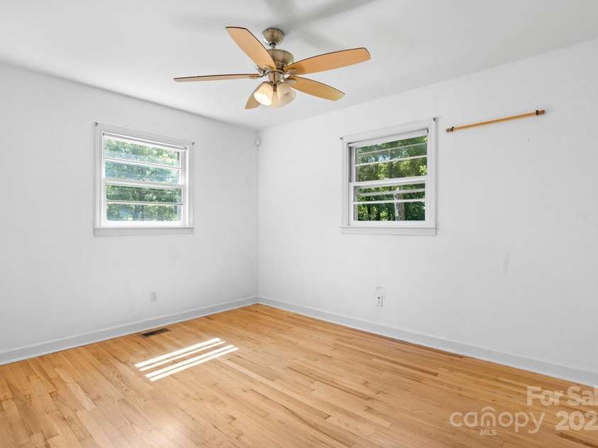917 Sunset Avenue, Valdese, NC 28690.  MLS# CAR4271512, YatesRealty ID 22958. 