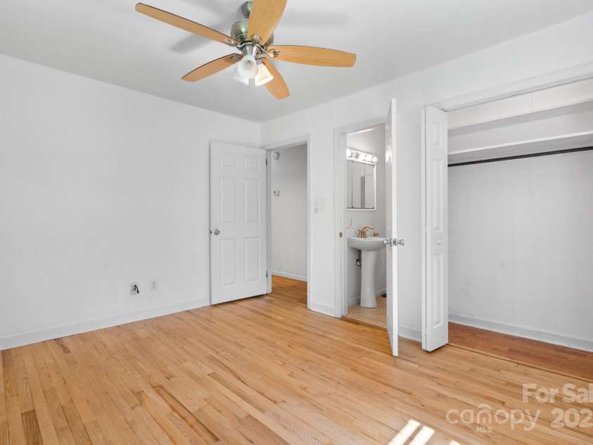 917 Sunset Avenue, Valdese, NC 28690.  MLS# CAR4271512, YatesRealty ID 22958. 
