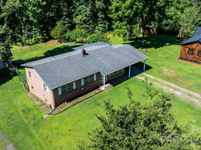917 Sunset Avenue, Valdese, NC 28690.  MLS# CAR4271512, YatesRealty ID 22958. 