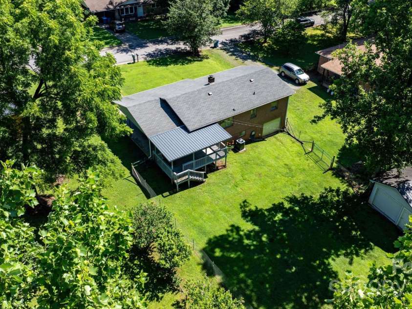 917 Sunset Avenue, Valdese, NC 28690.  MLS# CAR4271512, YatesRealty ID 22958. 